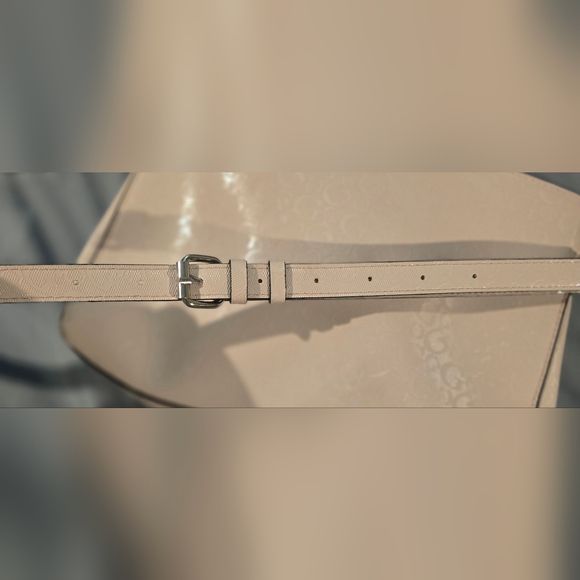 Guess Medium Satchel Purse - Picture 9 of 11